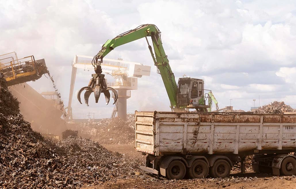 Processo de reciclagem de sucata na ArcelorMittal para produção de aço com menor emissão de carbono